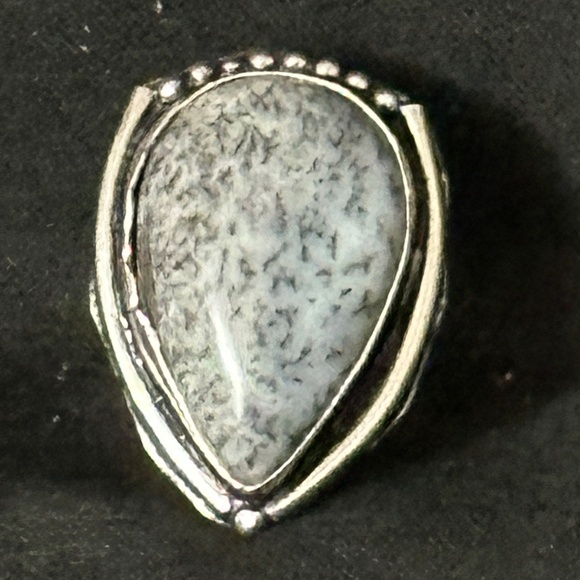 Sterling silver plated teardrop Dendritic agate ring, Gray - Picture 3 of 13